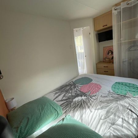 Camping Des Acacias Saint-Paulet-de-Caisson Exterior foto