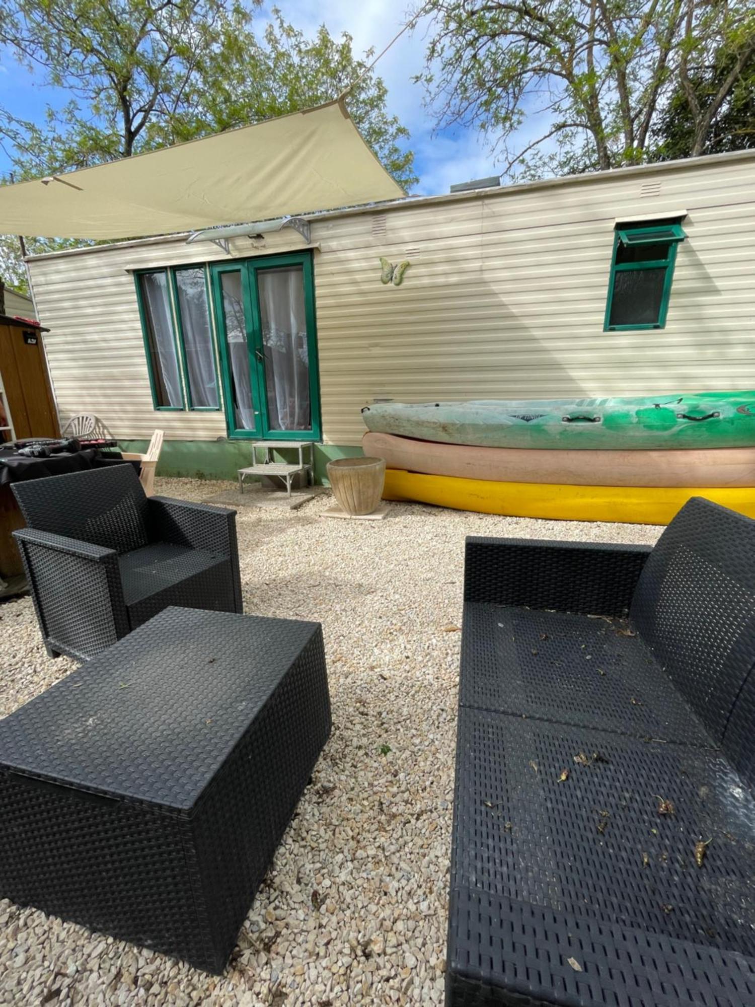 Camping Des Acacias Saint-Paulet-de-Caisson Exterior foto